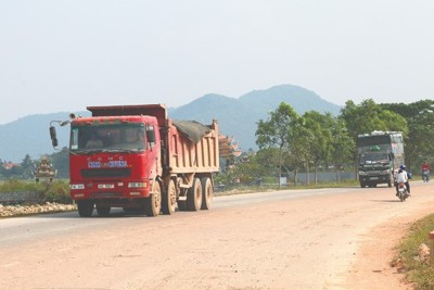 Vì sao chưa thể đầu tư, cải tạo hàng loạt quốc lộ xuống cấp?