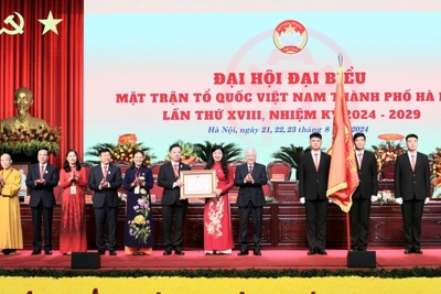 Ủy ban MTTQ Thành phố Hà Nội đón nhận Huân chương Lao động hạng Nhất