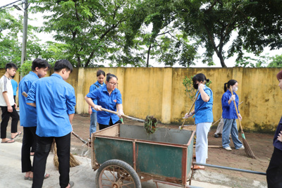 Huyện đoàn Thường Tín tổ chức chiến dịch tổng vệ sinh môi trường