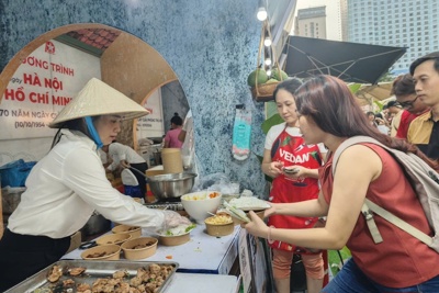 Hàng nghìn người đổ về địa điểm "Những ngày Hà Nội tại TP Hồ Chí Minh”