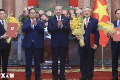 Tổng Bí thư, Chủ tịch nước trao quyết định bổ nhiệm 3 Phó Thủ tướng và 2 Bộ trưởng