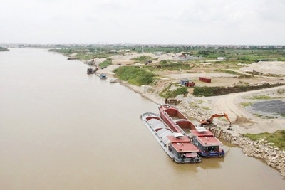 Tăng cường quản lý, sử dụng đất ven sông làm bãi chứa trung chuyển VLXD