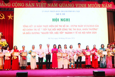 Ngành y tế Hà Nội biểu dương hơn 100 cá nhân “Người tốt, việc tốt”