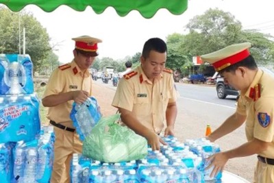 CSGT Bình Phước làm tốt công tác hỗ trợ người dân về quê dịp Quốc khánh