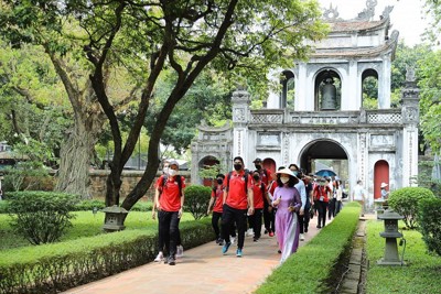 Di tích tại Hà Nội đón hàng triệu khách, doanh thu phí tham quan tăng mạnh