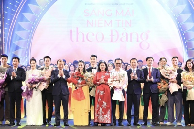 Trang trọng Chương trình chính luận nghệ thuật “Sáng mãi niềm tin theo Đảng”