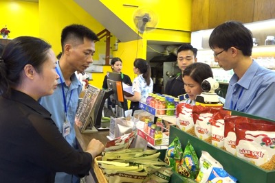 Huyện Ba Vì: kiểm soát chặt an toàn thực phẩm trong và ngoài cổng trường học