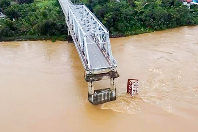 Vụ sập cầu Phong Châu: đã cứu được 5 người, vẫn còn người mất tích