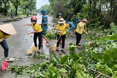 Phụ nữ Thủ đô ra quân tổng vệ sinh môi trường sau bão từ 10/9-15/9