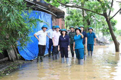 Lãnh đạo TP Hà Nội thị sát công tác ứng phó mưa lũ tại quận Ba Đình