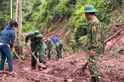 Nghệ An: tiếp cận hỗ trợ hơn 90 hộ dân bị cô lập ở Mỹ Lý