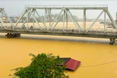  Nước sông lên cao, Bắc Ninh cấm lưu thông trên một số cây cầu