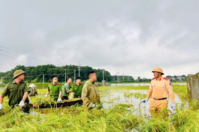 Ba Vì: chung tay hỗ trợ người dân vùng ngập lụt