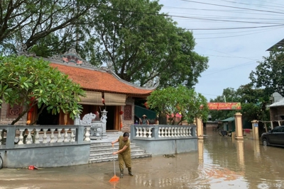 Người dân huyện Thường Tín dọn dẹp nhà cửa, ổn định cuộc sống sau mưa lũ