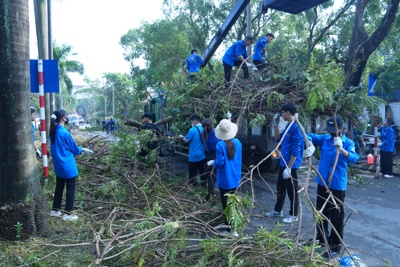 Quận Cầu Giấy ra quân tổng vệ sinh môi trường sau bão số 3