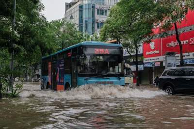 Cảnh báo: Hà Nội tiếp tục mưa lớn, dông, lốc ở khu vực nội thành