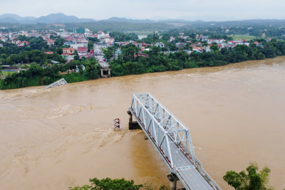 Khẩn trương nghiên cứu đầu tư xây dựng cầu Phong Châu mới