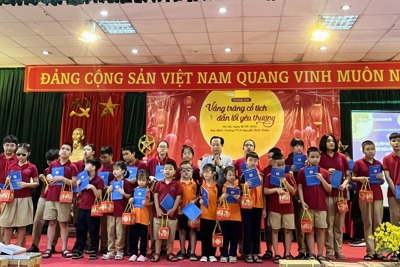 Mang Trung thu yêu thương đến với học sinh các trường chuyên biệt tại Hà Nội