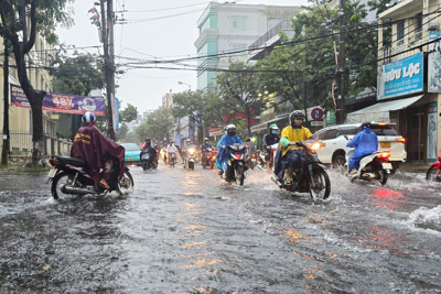 Đà Nẵng - Quảng Nam cho học sinh nghỉ học để tránh bão