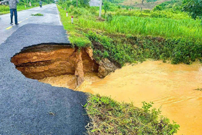 Lâm Đồng: sạt lở tỉnh lộ 721, cấm các phương tiện lưu thông