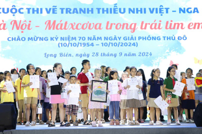 Đấu giá tranh vẽ “Hà Nội–Mátxcơva trong trái tim em” ủng hộ nạn nhân bão Yagi