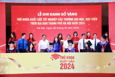 Hà Nội: 100 thủ khoa tốt nghiệp xuất sắc năm 2024 ghi danh Sổ vàng