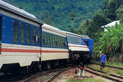 Tàu trật bánh liên tục tại Thừa Thiên - Huế: cần giải pháp triệt để