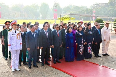 Lãnh đạo Thành phố Hà Nội vào Lăng viếng, tưởng niệm Chủ tịch Hồ Chí Minh