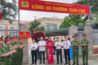 Quận Hoàng Mai gắn biển “Công an phường kiểu mẫu” tại phường Hoàng Liệt, Trần Phú