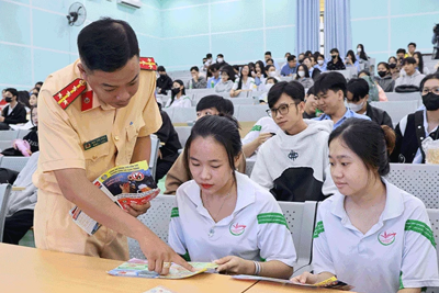  Cần Thơ: phối hợp tuyên truyền an toàn giao thông cho sinh viên