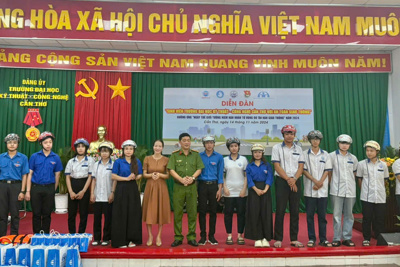 Sinh viên Cần Thơ tưởng niệm các nạn nhân tử vong vì TNGT