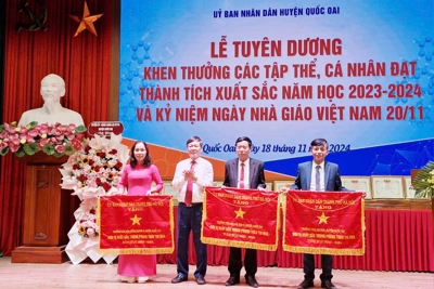 Quốc Oai: khen thưởng nhiều tập thể, cá nhân ngành Giáo dục và Đào tạo