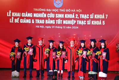 Trường Đại học Thủ đô khai giảng nghiên cứu sinh và trao 150 bằng thạc sĩ