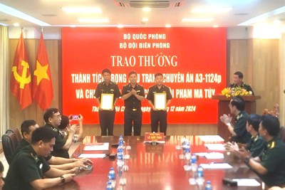 Khen thưởng tập thể, cá nhân có thành tích khám phá chuyên án ma tuý lớn