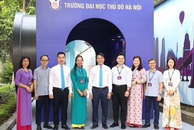 Không gian trưng bày Trường ĐH Thủ đô Hà Nội - những ký ức khó quên