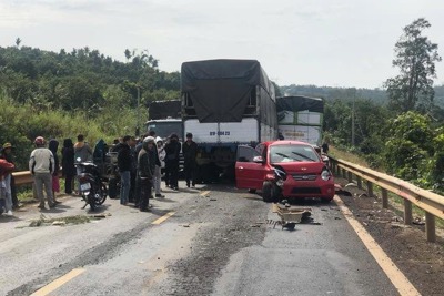 Đắk Lắk: tai nạn liên hoàn, nhiều phương tiện hư hỏng nặng