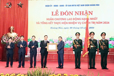 Quận Hoàng Mai đón nhận Huân chương Lao động hạng Nhất