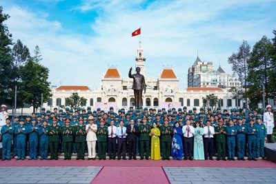 TP Hồ Chí Minh long trọng tổ chức lễ báo công dâng Bác