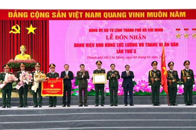 Bộ Tư lệnh TP Hồ Chí Minh vinh dự đón nhận danh hiệu Anh hùng LLVTND