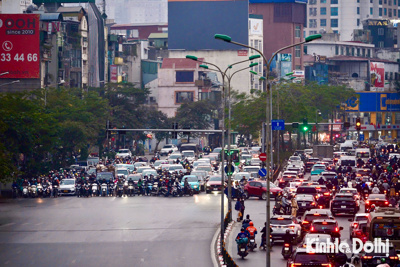 Người tham gia giao thông tuân thủ đèn tín hiệu sau khi mức phạt tăng cao