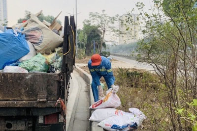 Quận Đống Đa tăng cường duy trì vệ sinh môi trường dọc tuyến sông Tô Lịch