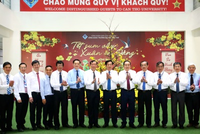 Chủ tịch Quốc hội thăm, làm việc với các cơ sở giáo dục tại Cần Thơ