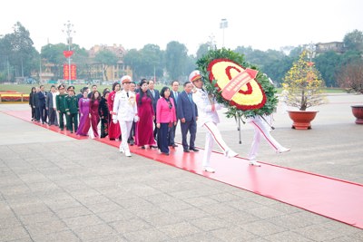 Lãnh đạo Thành phố Hà Nội tưởng niệm Chủ tịch Hồ Chí Minh và các Anh hùng liệt sĩ dịp Tết Nguyên đán Ất Tỵ 2025