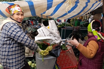 Gác lại lo toan, hòa mình vào phiên chợ quê ngày áp Tết