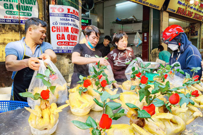 Ngày cuối năm giá hàng hóa giảm nhẹ, siêu thị phục vụ xuyên Tết 