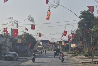 Nghệ An: ấn tượng hình ảnh cờ đỏ sao vàng tung bay trên nhiều cung đường