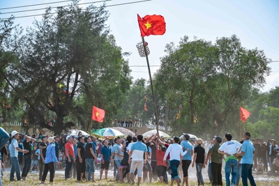 Quảng Bình: lễ hội cướp cù, đấu vật sôi nổi ngày đầu Xuân