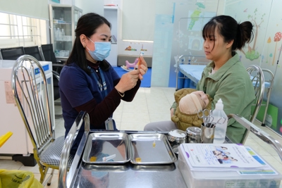 Huyện Sóc Sơn tiêm vaccine phòng bệnh sởi miễn phí cho trẻ em