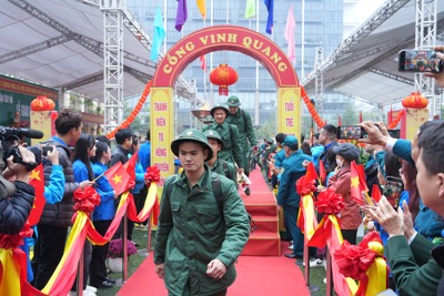 Tây Hồ: 57 tân binh lên đường nhập ngũ