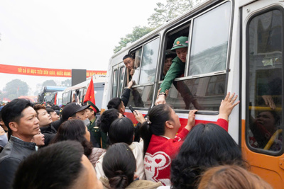 Hơn 300 thanh niên thành phố Nam Định lên đường nhập ngũ